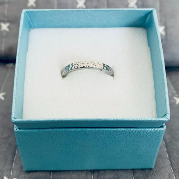 Pair of Simple Silver Rings - Picture 5 of 5